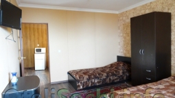 Номер в мини отеле в Сочи для отдыха гостей с удобствами и чувством комфорта, и уюта.