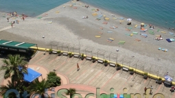 пляж - Частный закрытый пляж пансионата с инвентарем, набережная вдоль моря с лавочками и беседками, детский бассейн, кафе, бары