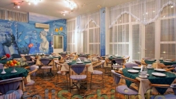 Кафе в дизайнерском стиле с художественными элементами отделки в гостинице «Морская звезда»