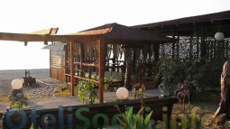 Беседки на берегу моря с мангалом и отдыхом в мини отеле «Платан» в Сочи п.Лоо
